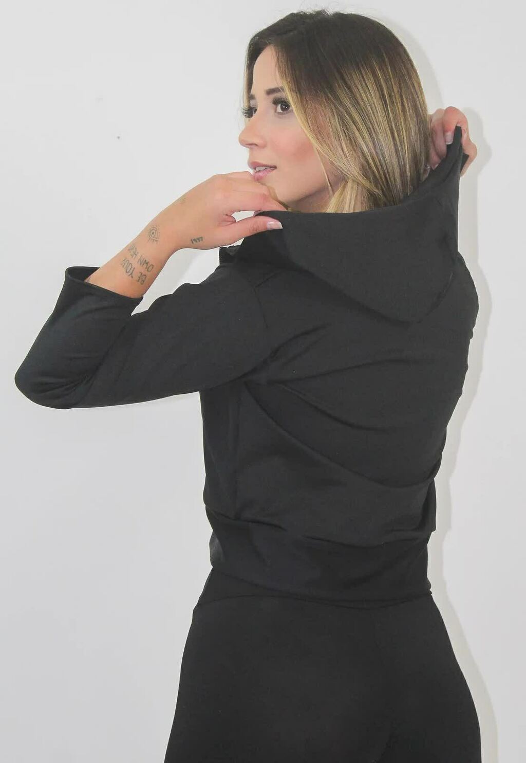 Casaco Preto Capuz Fitness Feminino | REF: LX130